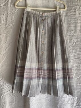 Pleated Button-Front Midi Skirt in Soft Gray and Lavender